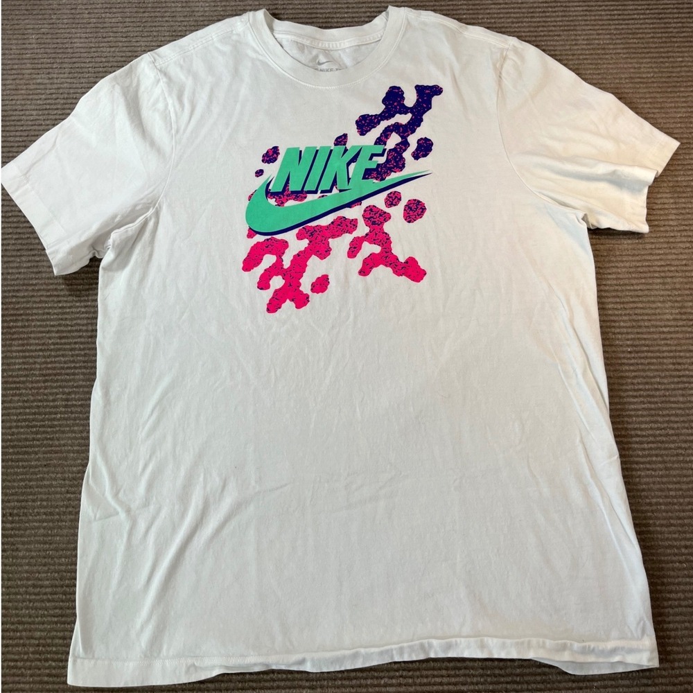 Nike Mens Graphic T-Shirt White 90s Retro Splatter Logo Tee Size L Streetwear